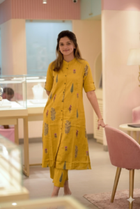 Reyansh24 Women Cotton Blend Printed A-line Kurti With Pants (Yellow)