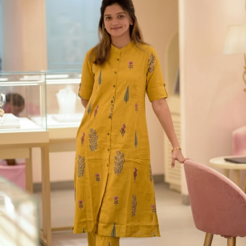 Reyansh24 Women Cotton Blend Printed A-line Kurti With Pants (Yellow)
